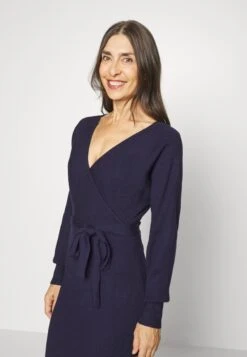 Anna Field Wrap V Ausschnitt Mini Strickkleid Mit Gürtel - Robe Fourreau - Dark Blue 11 Anna Field Wrap V Ausschnitt Mini Strickkleid Mit Gürtel - Robe Fourreau - Dark Blue -Anna Field Soldes Boutique 15ce62b8c63b40c0864cdec8b251219d