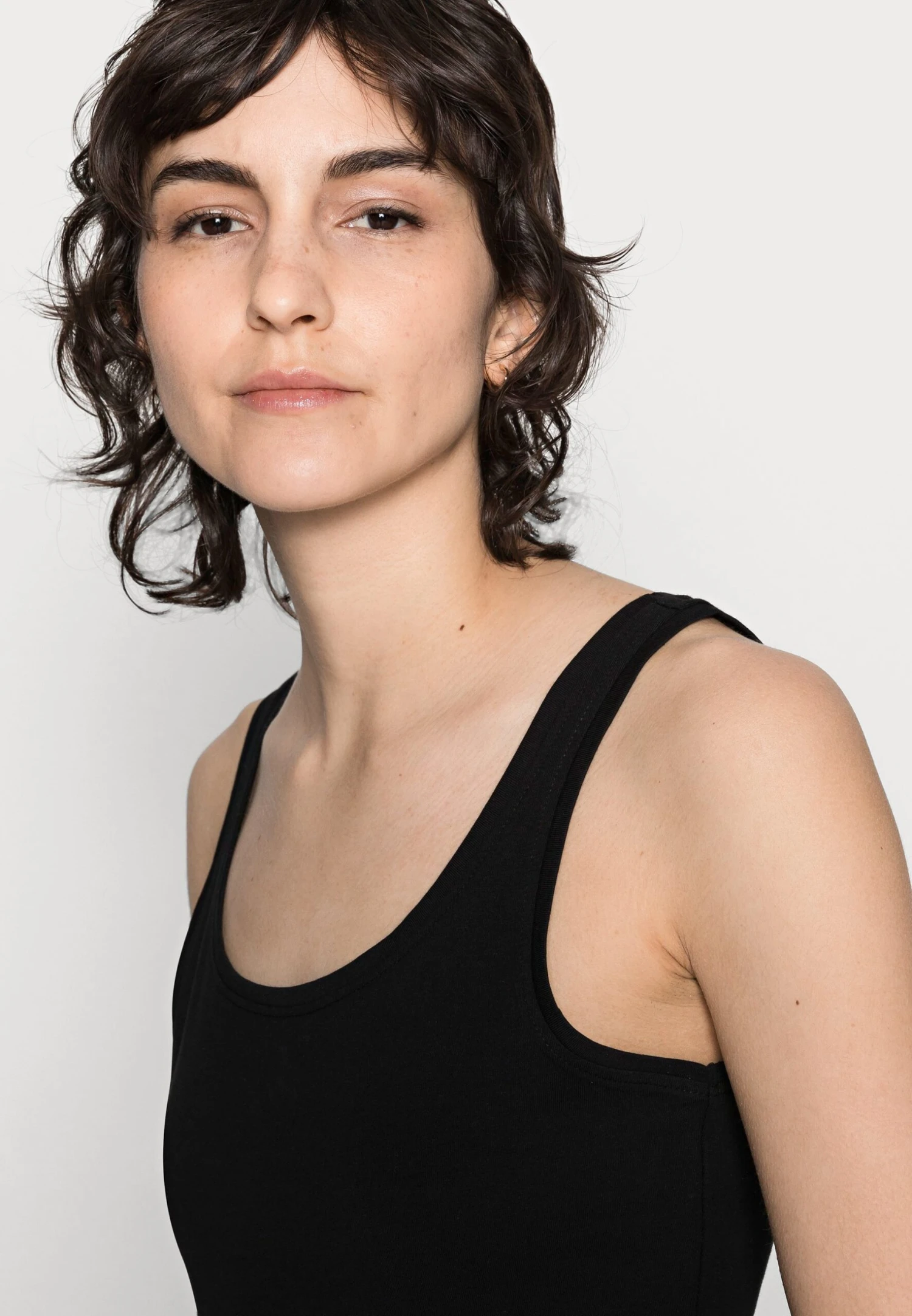 Anna Field Basic Tank 3Er Pack - Débardeur - Black/White /Khaki 7 Anna Field Basic Tank 3Er Pack - Débardeur - Black/White /Khaki – Image 5