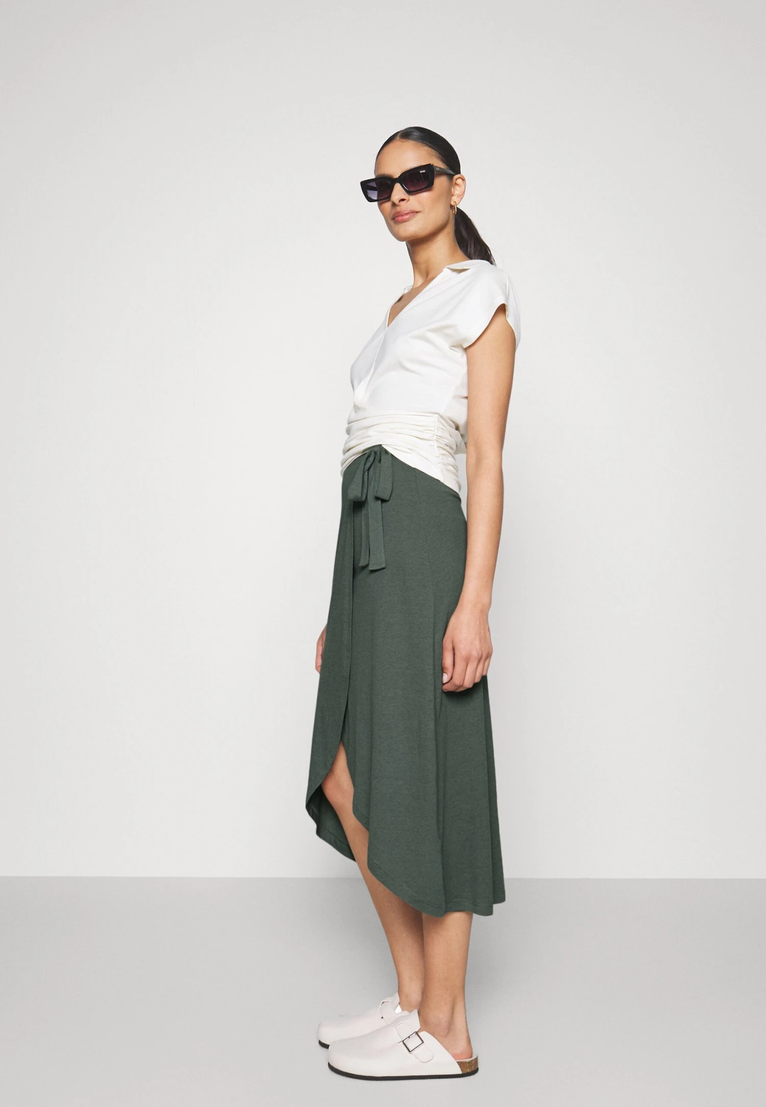 Anna Field Basic Wrap Over Midi Skirt - Jupe Trapèze - Light Green 6 Anna Field Basic Wrap Over Midi Skirt - Jupe Trapèze - Light Green – Image 4