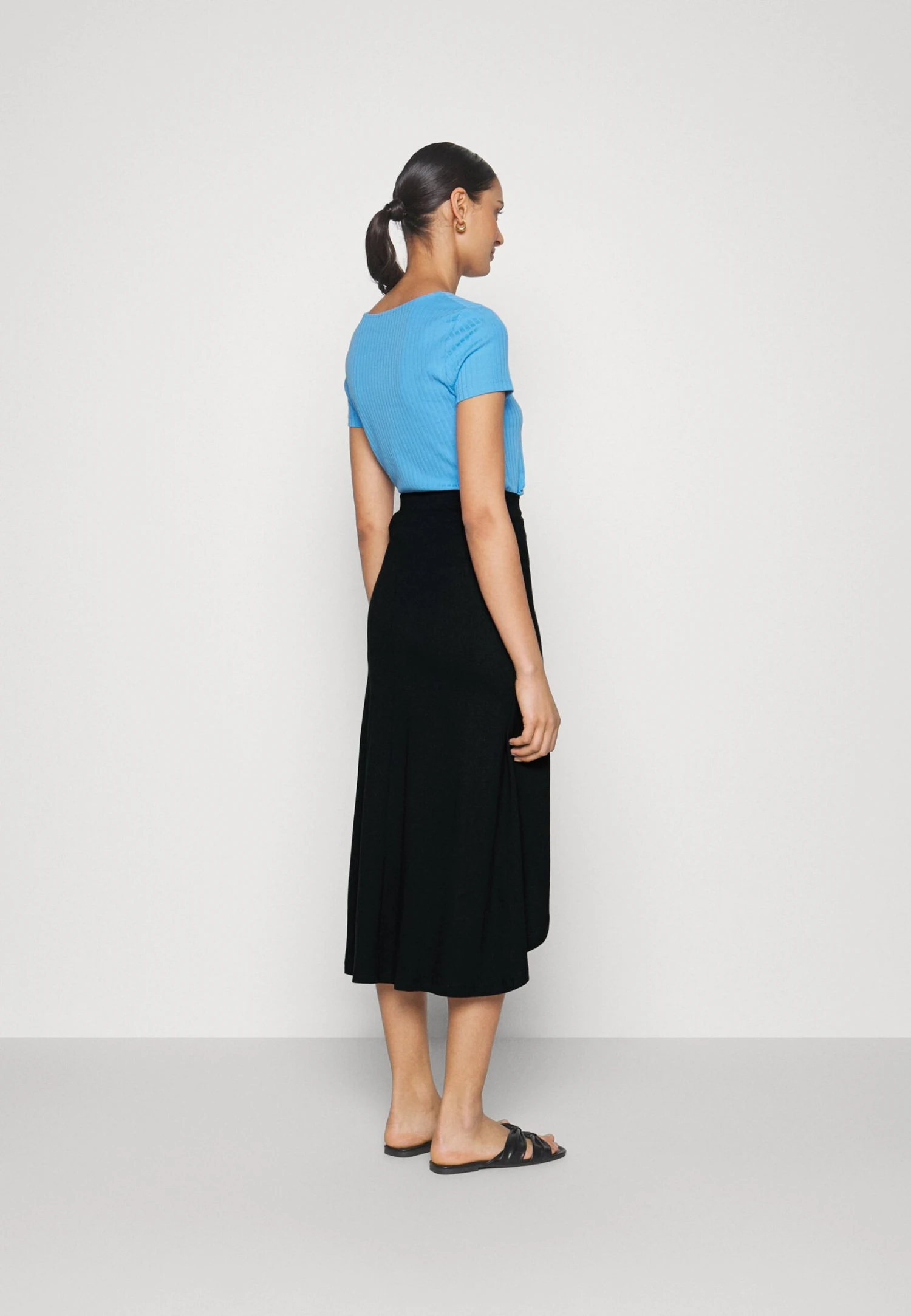 Anna Field Basic Wrap Over Midi Skirt - Jupe Trapèze - Black 5 Anna Field Basic Wrap Over Midi Skirt - Jupe Trapèze - Black – Image 3