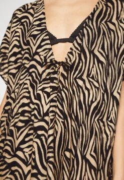 Anna Field Printed Short Kimono / 606 - Khaki_003 - Off-White - Accessoire De Plage - Black/Tan 11 Anna Field Printed Short Kimono / 606 - Khaki_003 - Off-White - Accessoire De Plage - Black/Tan -Anna Field Soldes Boutique cbb738f4c85b498492a5a88783fde557