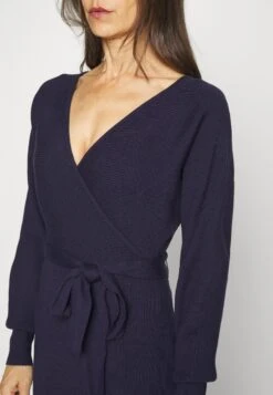 Anna Field Wrap V Ausschnitt Mini Strickkleid Mit Gürtel - Robe Fourreau - Dark Blue 13 Anna Field Wrap V Ausschnitt Mini Strickkleid Mit Gürtel - Robe Fourreau - Dark Blue -Anna Field Soldes Boutique e5e6ad3fe28548f99a72b8609f628825