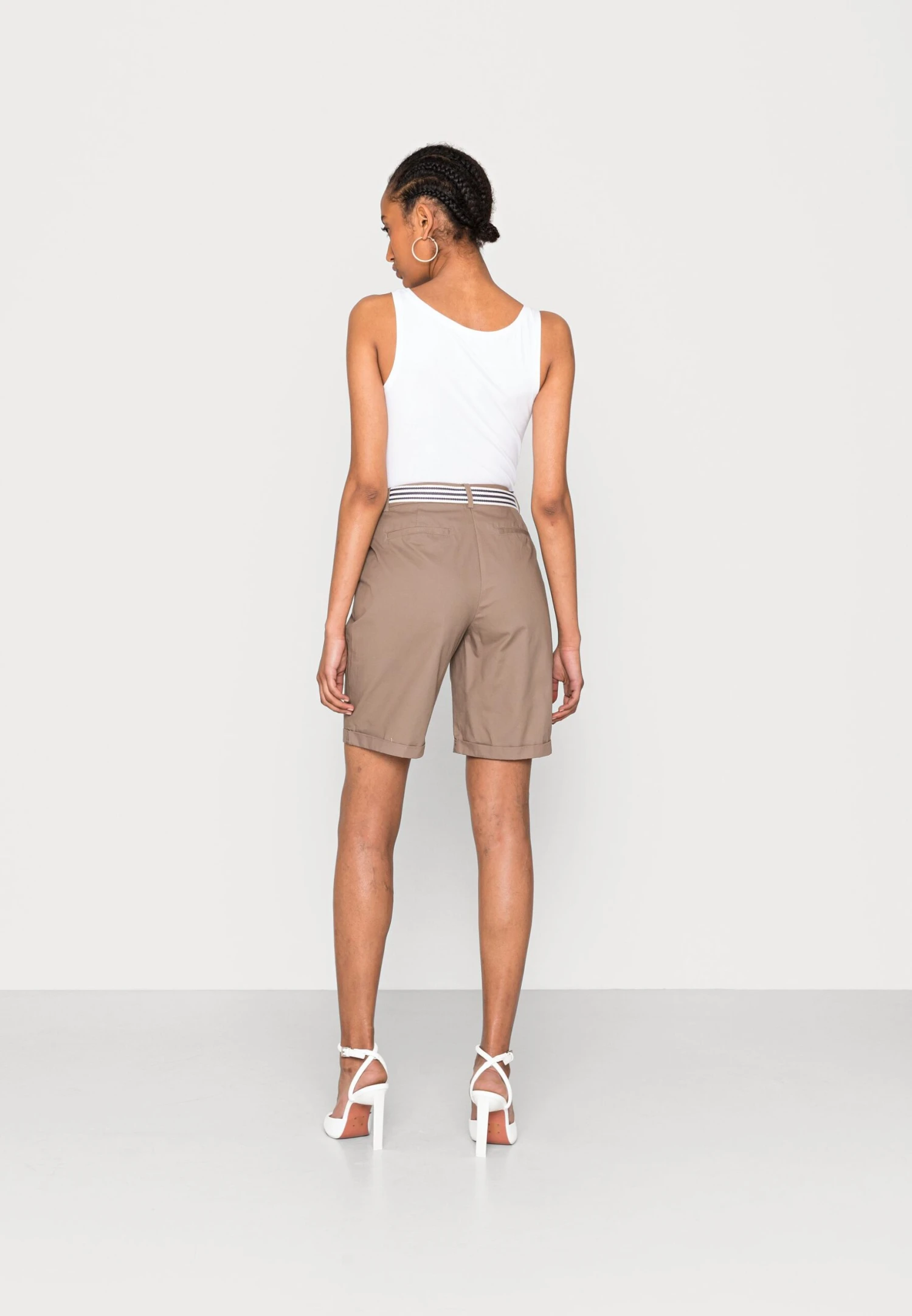 Anna Field Short - Taupe 5 Anna Field Short - Taupe – Image 3