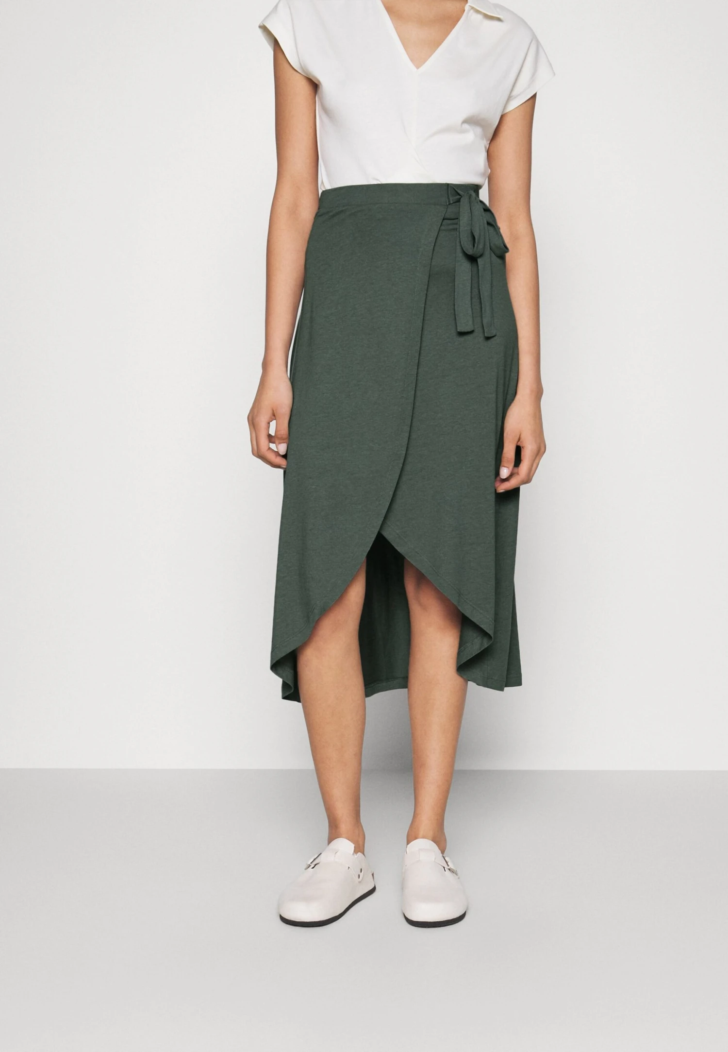 Anna Field Basic Wrap Over Midi Skirt - Jupe Trapèze - Light Green 3 Anna Field Basic Wrap Over Midi Skirt - Jupe Trapèze - Light Green
