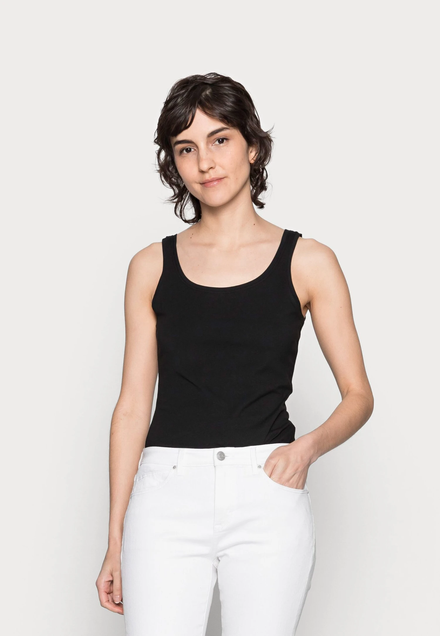 Anna Field Basic Tank 3Er Pack - Débardeur - Black/White /Khaki 4 Anna Field Basic Tank 3Er Pack - Débardeur - Black/White /Khaki – Image 2